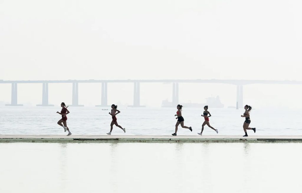 image of runners