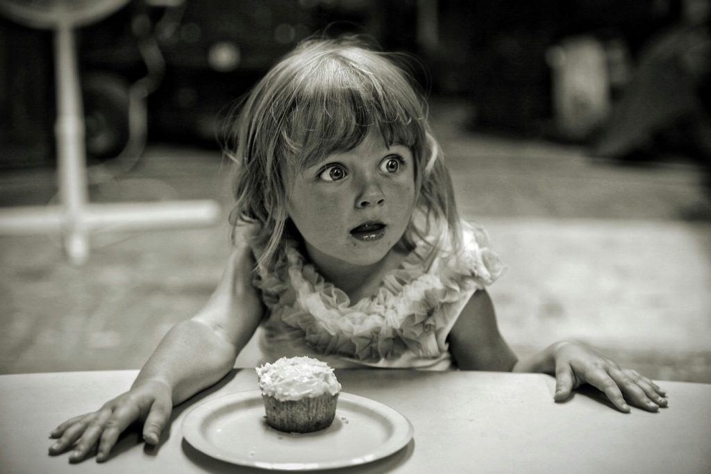 girl with cupcake